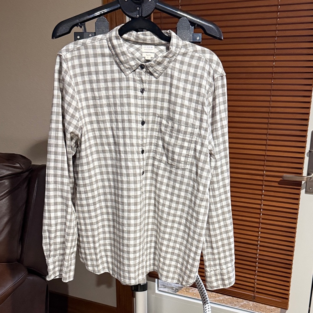 J. Crew Women's Boy Fit Size XL Grey Plaid Button-Up Shirt